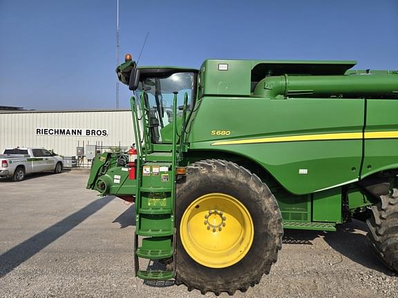 Image of John Deere S680 Primary image