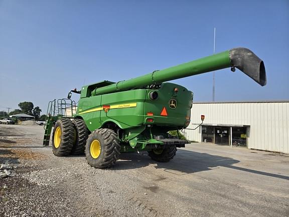 Image of John Deere S680 equipment image 4