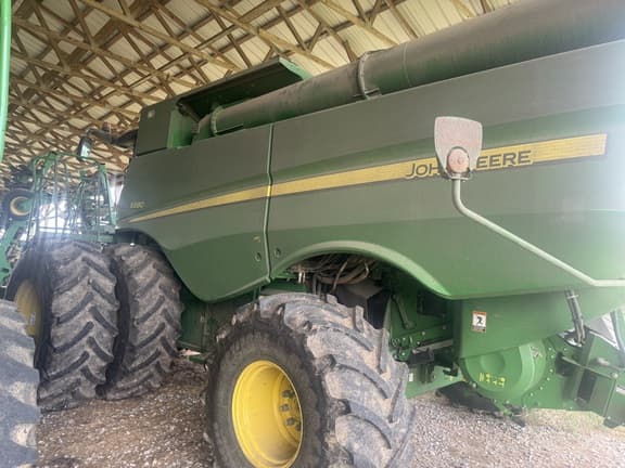 Image of John Deere S680 equipment image 2