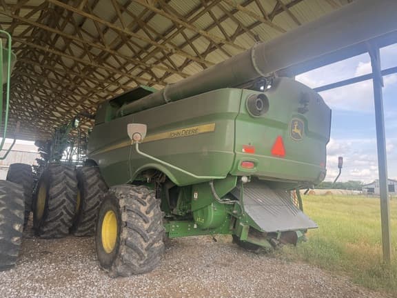 Image of John Deere S680 equipment image 3