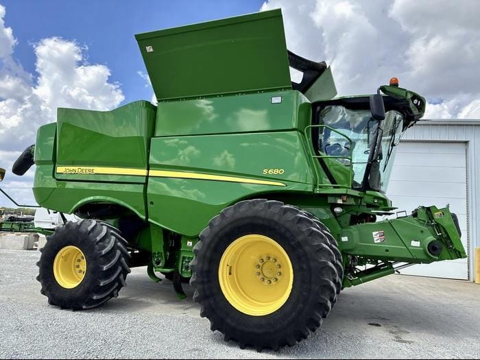 Main image John Deere S680