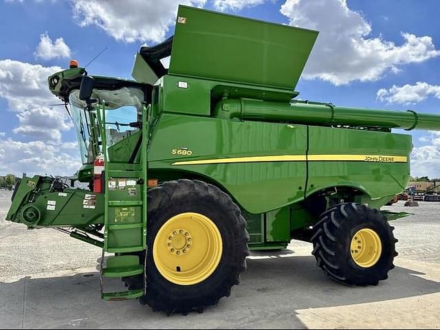 Image of John Deere S680 equipment image 1