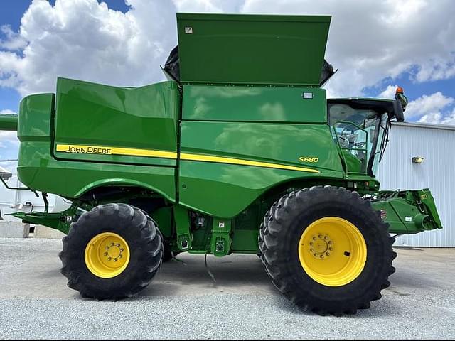 Image of John Deere S680 equipment image 2