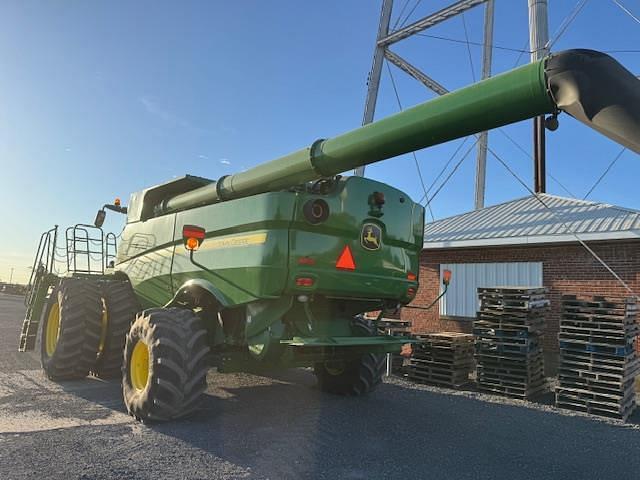 Image of John Deere S680 equipment image 4