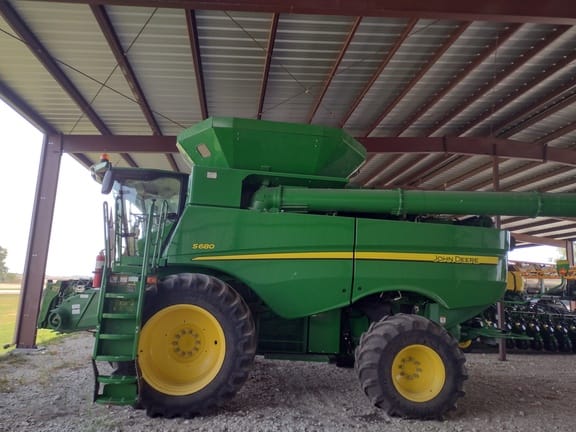 Main image John Deere S680
