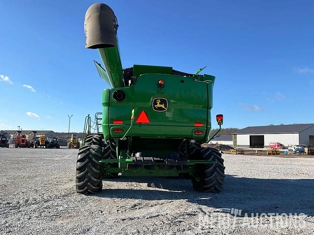 Image of John Deere S680 equipment image 4