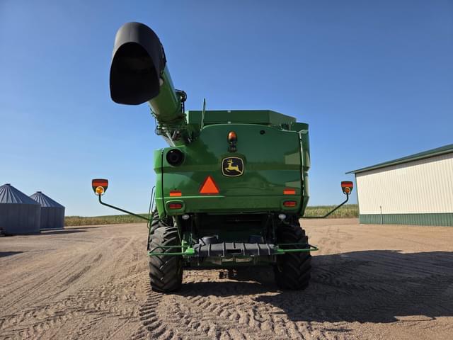 Image of John Deere S680 equipment image 4