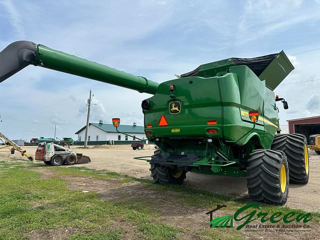Image of John Deere S680 equipment image 4