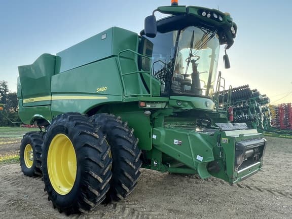 Image of John Deere S680 equipment image 1