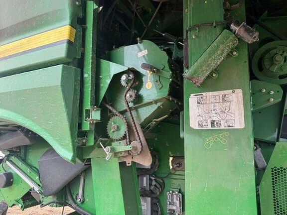Image of John Deere S680 equipment image 2