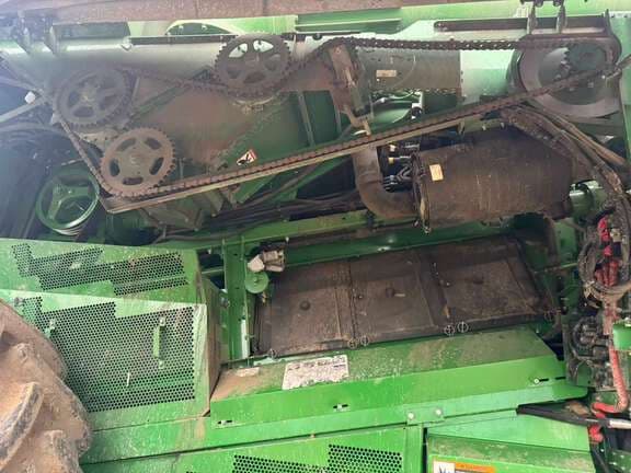 Image of John Deere S680 equipment image 4