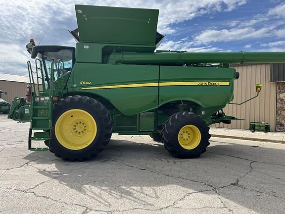 Image of John Deere S680 equipment image 1