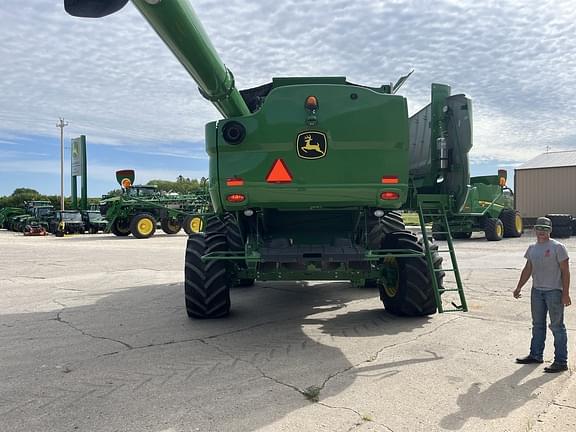 Image of John Deere S680 equipment image 3