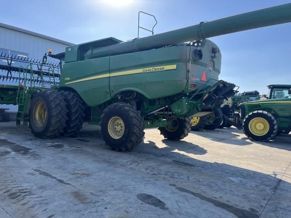 Image of John Deere S680 equipment image 1