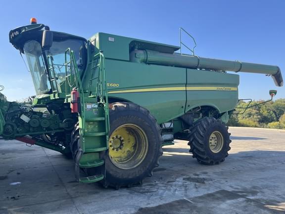 Image of John Deere S680 Primary image