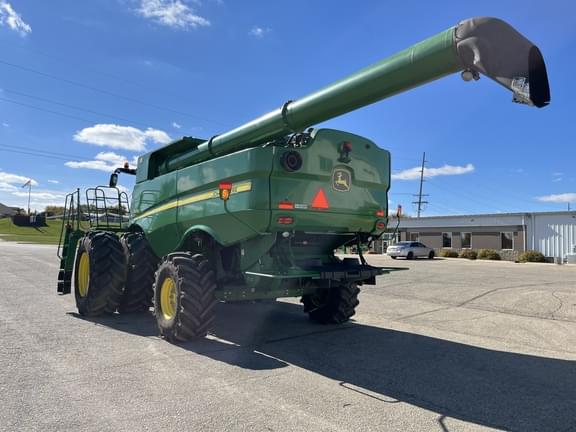 Image of John Deere S680 equipment image 3
