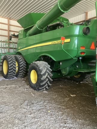 Image of John Deere S680 Primary image