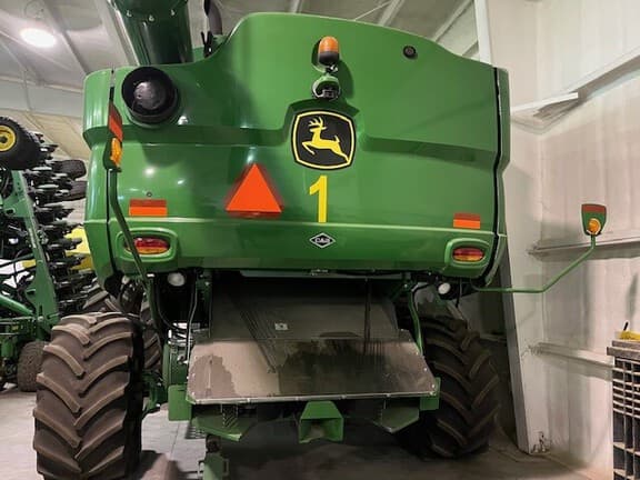 Image of John Deere S680 equipment image 3