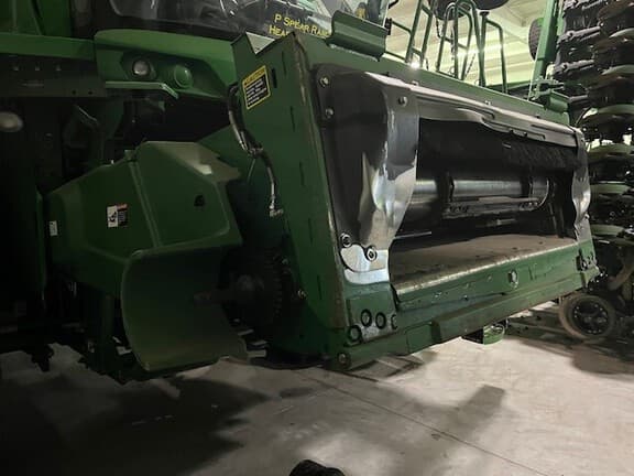 Image of John Deere S680 equipment image 4
