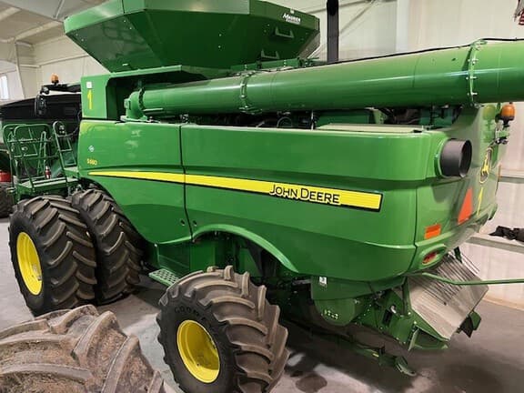 Image of John Deere S680 equipment image 1