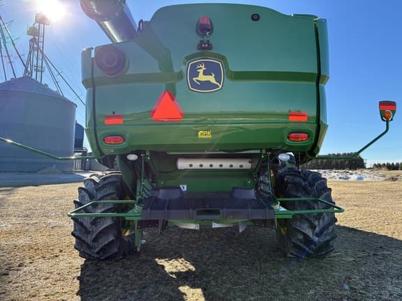 Image of John Deere S680 equipment image 3