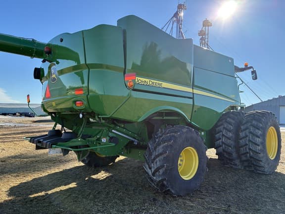Image of John Deere S680 equipment image 4