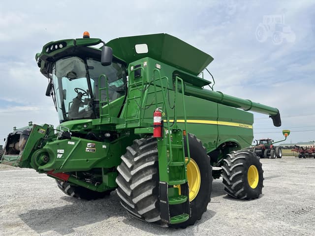 Image of John Deere S680 equipment image 2
