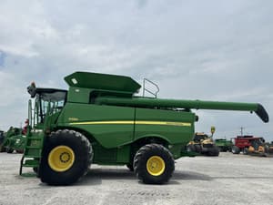 2017 John Deere S680 Image