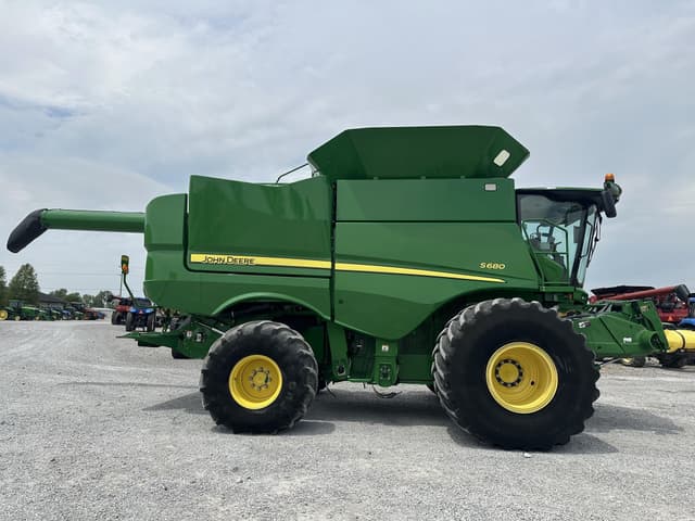 Image of John Deere S680 equipment image 1