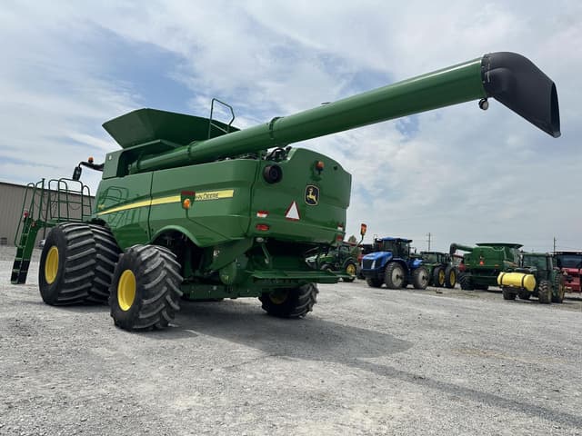 Image of John Deere S680 equipment image 4