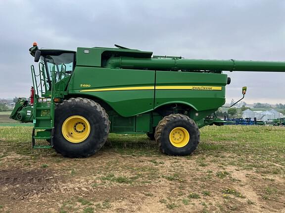 Image of John Deere S680 equipment image 1