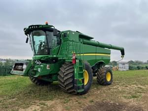 2017 John Deere S680 Image