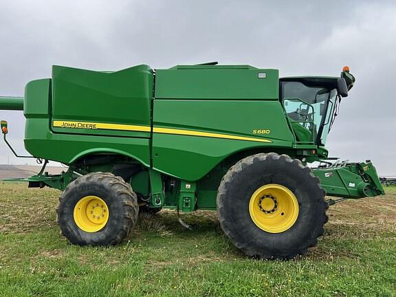 Image of John Deere S680 equipment image 4