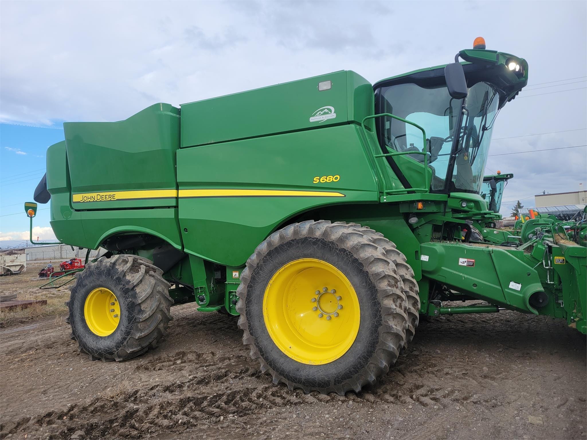 2017 John Deere S680 Equipment Image0