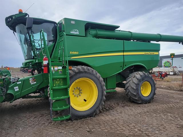 Image of John Deere S680 equipment image 1