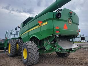 Main image John Deere S680 3