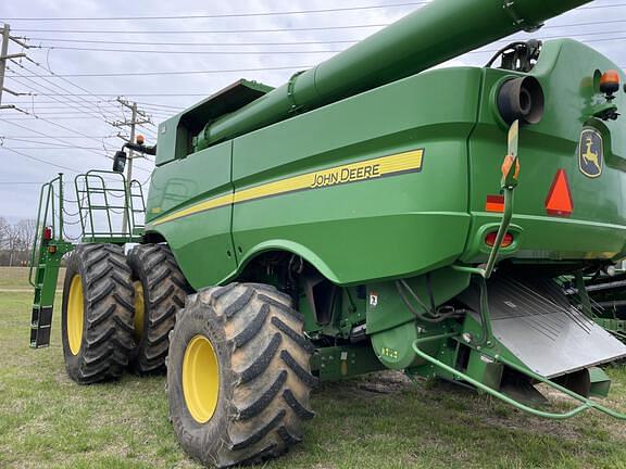 Image of John Deere S680 equipment image 1