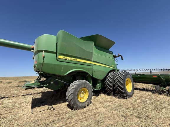Image of John Deere S680 Primary image