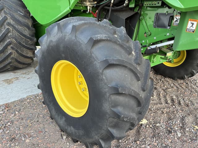 Image of John Deere S690 equipment image 4