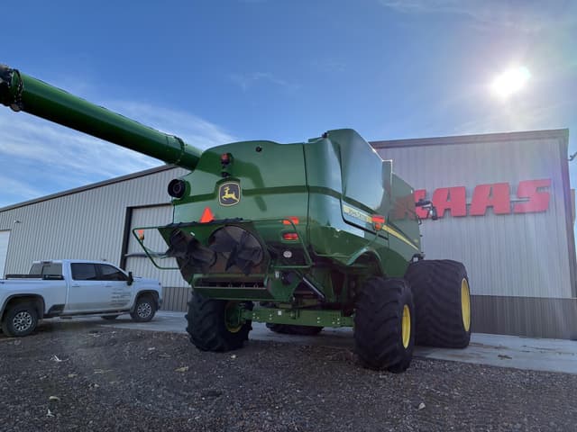 Image of John Deere S690 equipment image 2