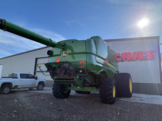 Image of John Deere S690 equipment image 2