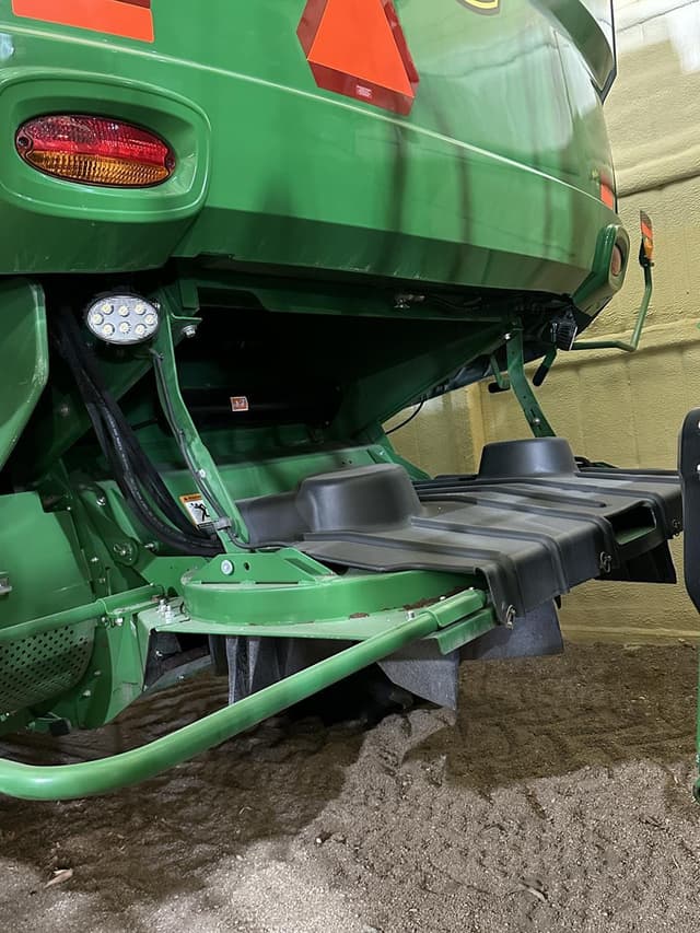 Image of John Deere S690 equipment image 2