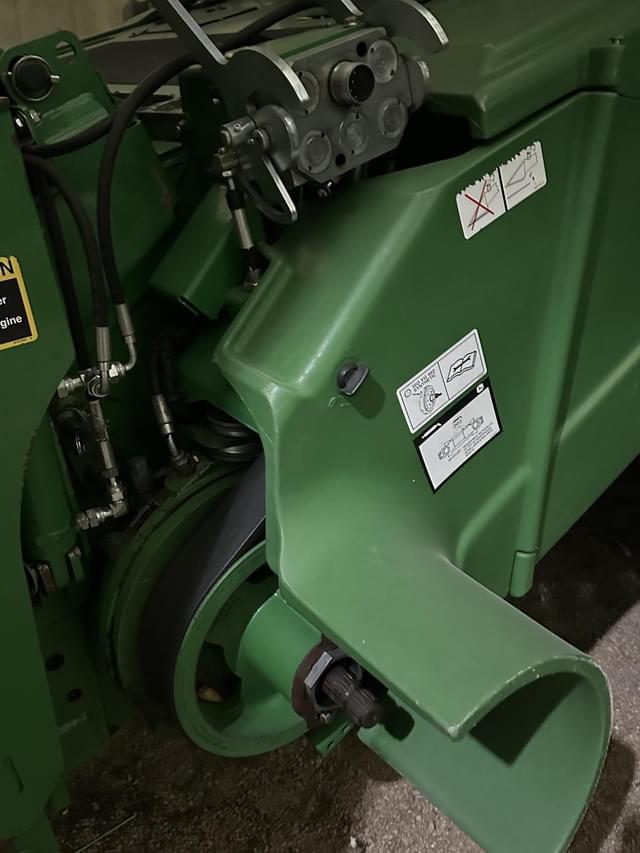 Image of John Deere S690 equipment image 4