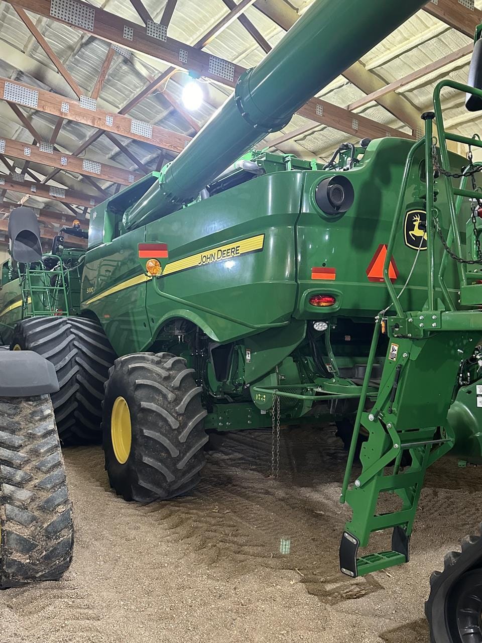 2017 John Deere S690 Equipment Image0