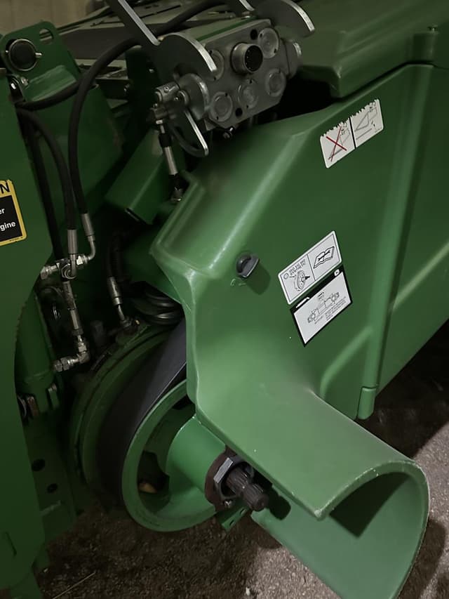 Image of John Deere S690 equipment image 4