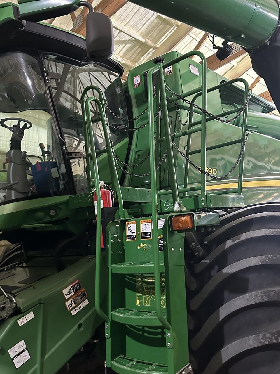 2017 John Deere S690 Equipment Image0
