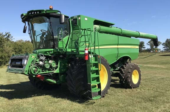 Main image John Deere S690