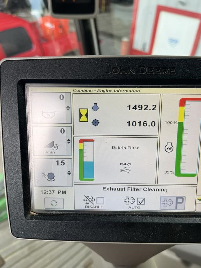 Image of John Deere S690 equipment image 4