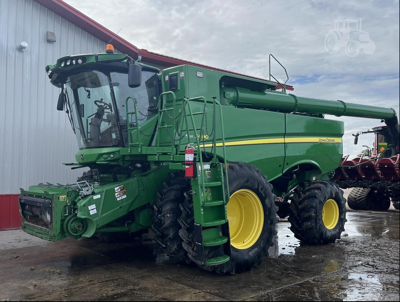 2017 John Deere S690 Equipment Image0