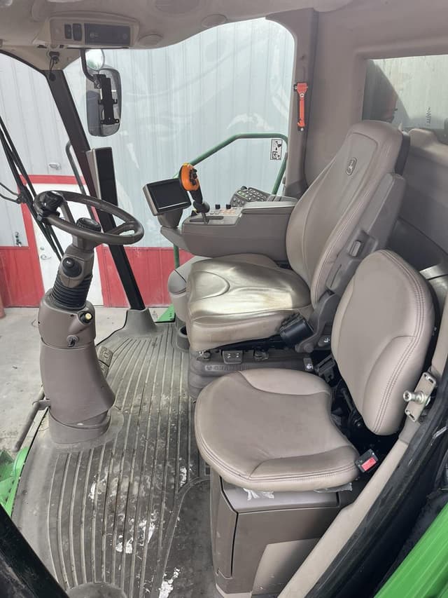 Image of John Deere S690 equipment image 3